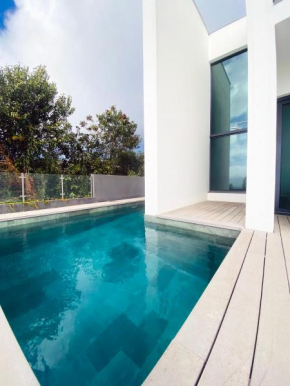 Sunshine Villa with Optionally Heated Pool 150m above Ocean & Sandy Beach